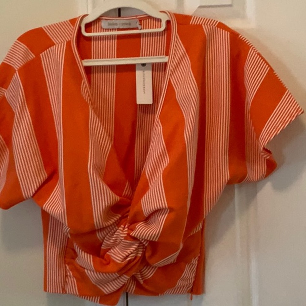 Pretty Anthropologie Bishop+Young twist front top with side zipper.Size Large